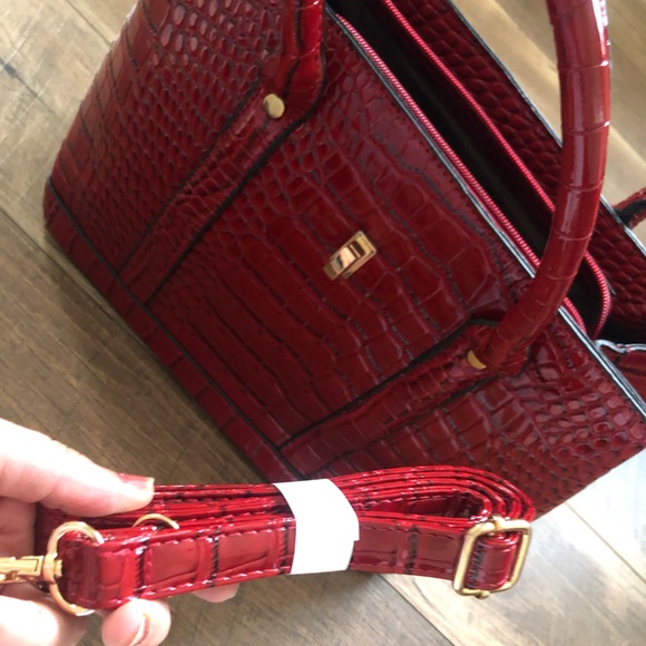 Red Retro Messenger Lock Bag Fashion Shoulder Handbag - Picture 5 of 6